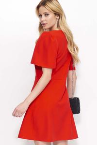 Czerwona Sukienka Trapezowa z Krótkim Rozszerzanym Rękawem