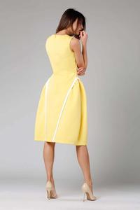 Żółta Sukienka z Rozkloszowanym Dołem