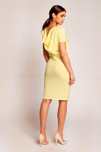 Żółta Elegancka Sukienka przed Kolano z Dekoltem Typu Woda na Plecach
