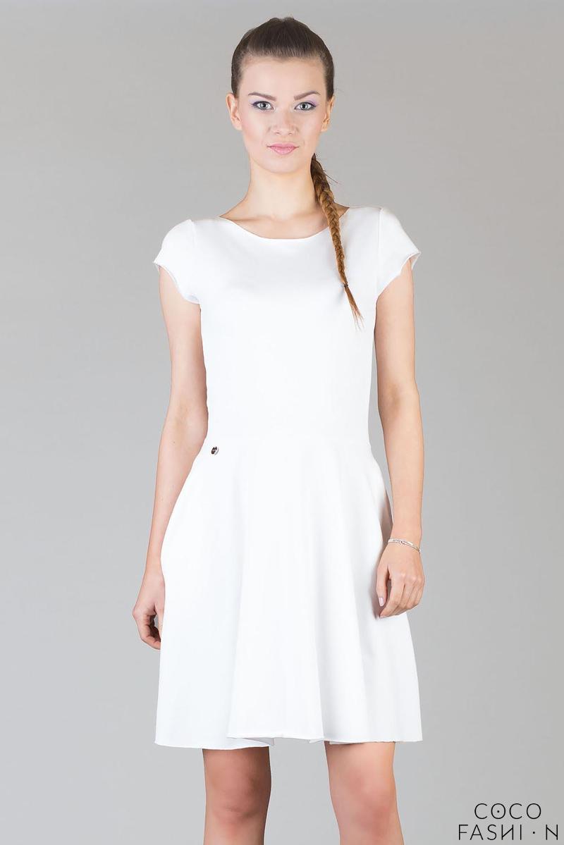Białą Rozkloszowana Minimalistyczna  Dzianinowa Sukienka 