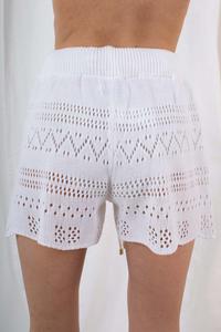 Ażurowy Komplet Dzianinowy Szorty + Bluzka w Stylu Boho - Biały