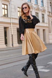  Czarna Bluzka z Napisem "Coming to town" 