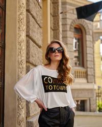  Bluzka z Napisem "Coming to town"  - Ecru