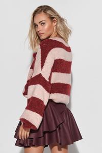 Sweter w Szerokie Różowo-Bordowe Pasy