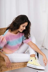 Tęczowy Sweter z Krótkim Rękawem